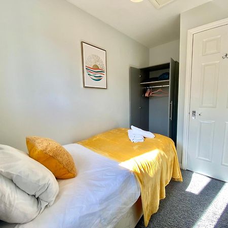 فيلا Free Private Parking! Oakley House And Garden! Fully Equipped 4 Comfy Beds كوربي المظهر الخارجي الصورة