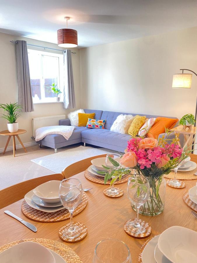 فيلا Free Private Parking! Oakley House And Garden! Fully Equipped 4 Comfy Beds كوربي المظهر الخارجي الصورة