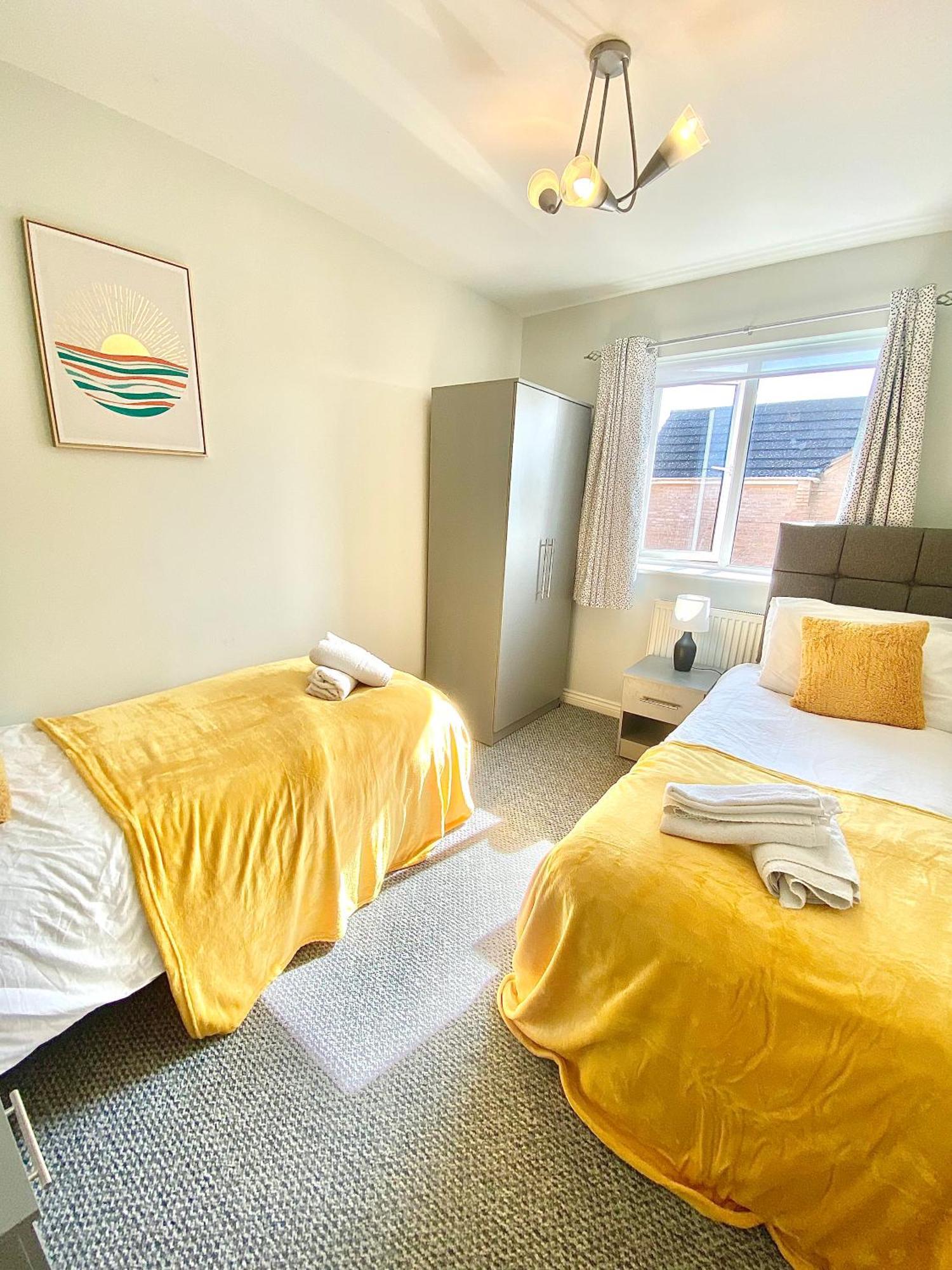 فيلا Free Private Parking! Oakley House And Garden! Fully Equipped 4 Comfy Beds كوربي المظهر الخارجي الصورة